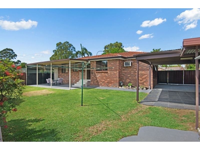 42 Tallagandra Drive, Quakers Hill NSW 2763