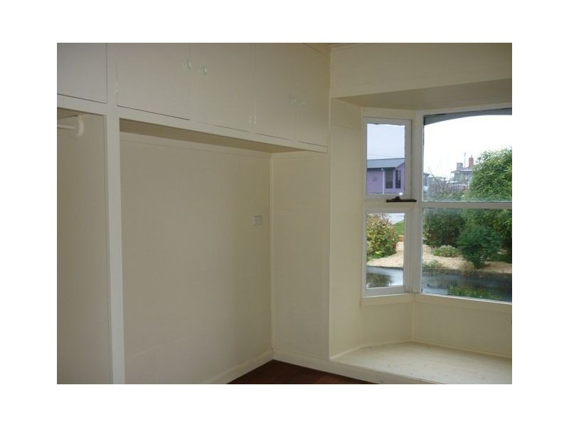 72 South Road, Penguin TAS 7316
