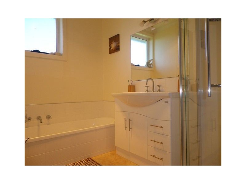 6 Ling Street, Penguin TAS 7316