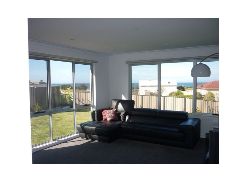 9 Bayvista Crescent, Sulphur Creek TAS 7316