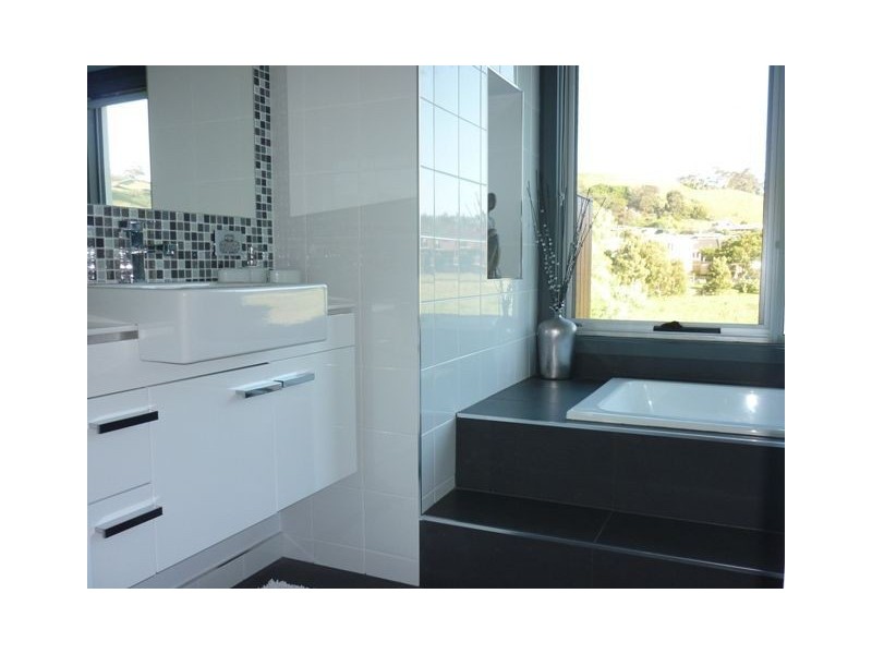 9 Bayvista Crescent, Sulphur Creek TAS 7316