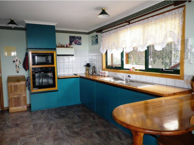 206 Main Road, Penguin TAS 7316