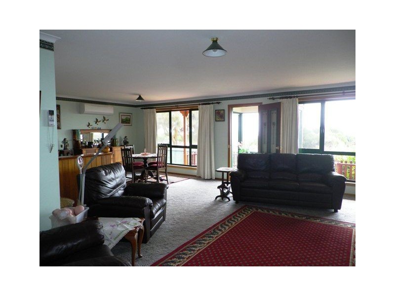 206 Main Road, Penguin TAS 7316