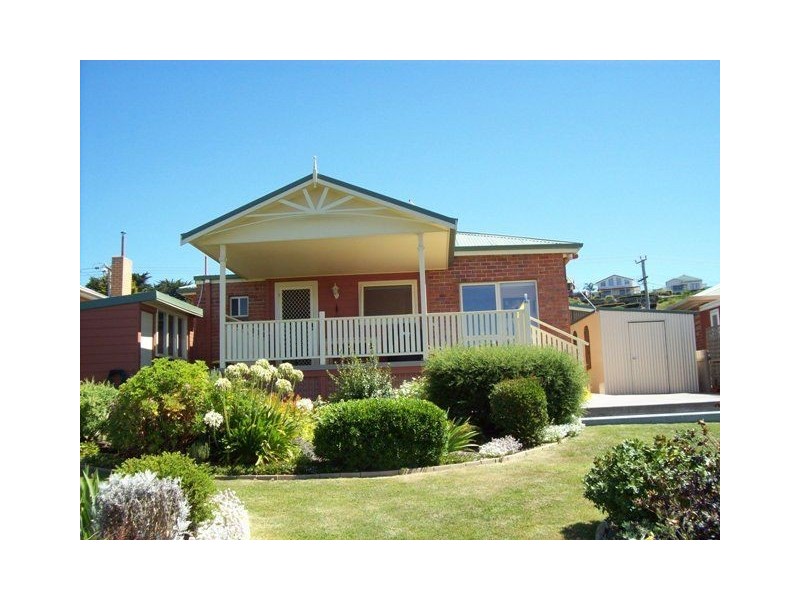 13 Coroneagh Street, Penguin TAS 7316