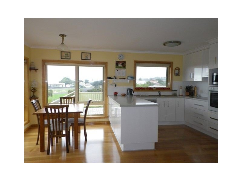 13 Coroneagh Street, Penguin TAS 7316
