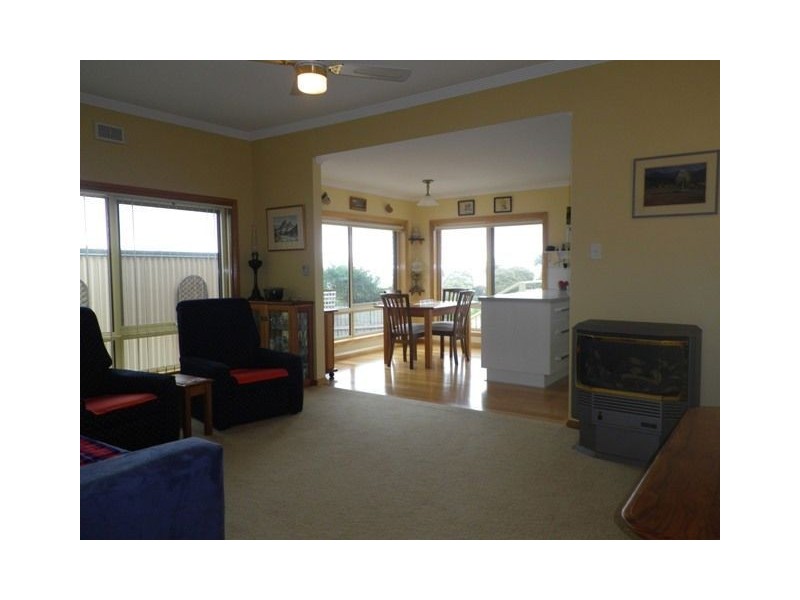 13 Coroneagh Street, Penguin TAS 7316