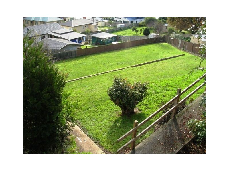 2/21 Quinn Street, Penguin TAS 7316