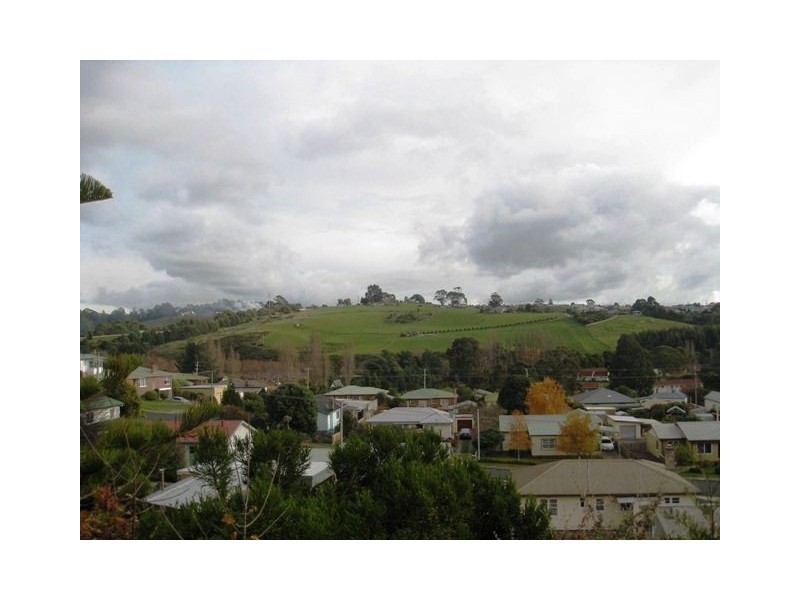 2/21 Quinn Street, Penguin TAS 7316