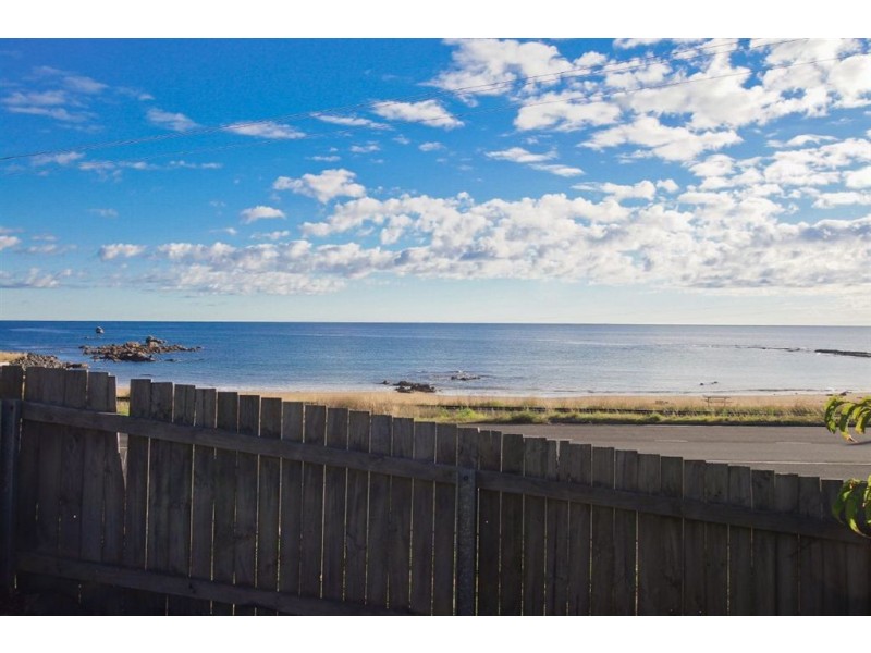 17 Main Road, Penguin TAS 7316