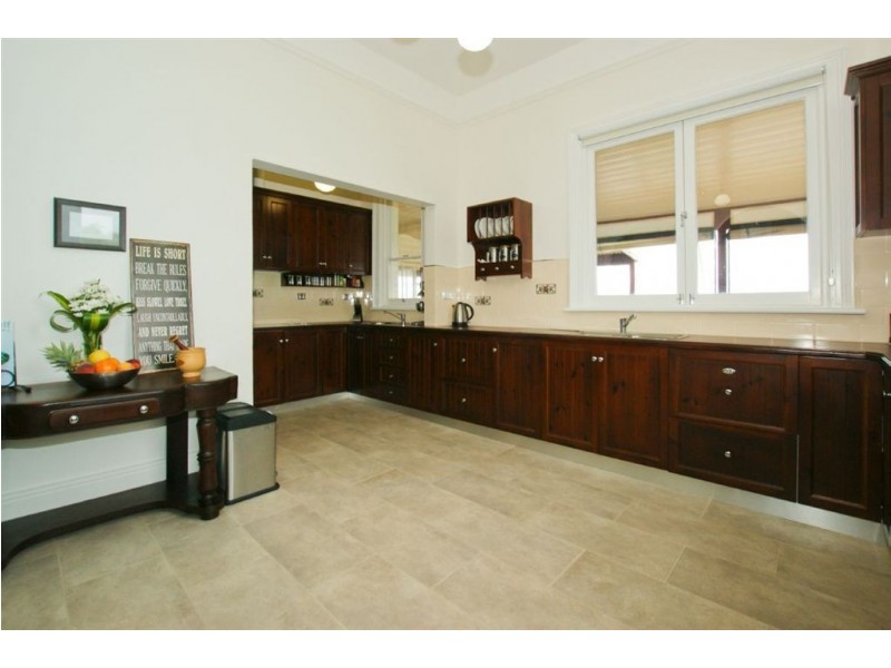 17 Main Road, Penguin TAS 7316