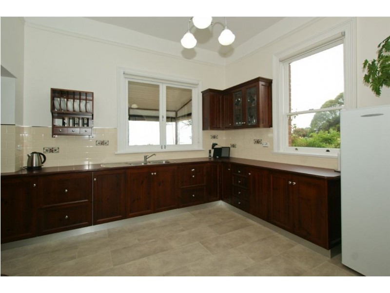 17 Main Road, Penguin TAS 7316