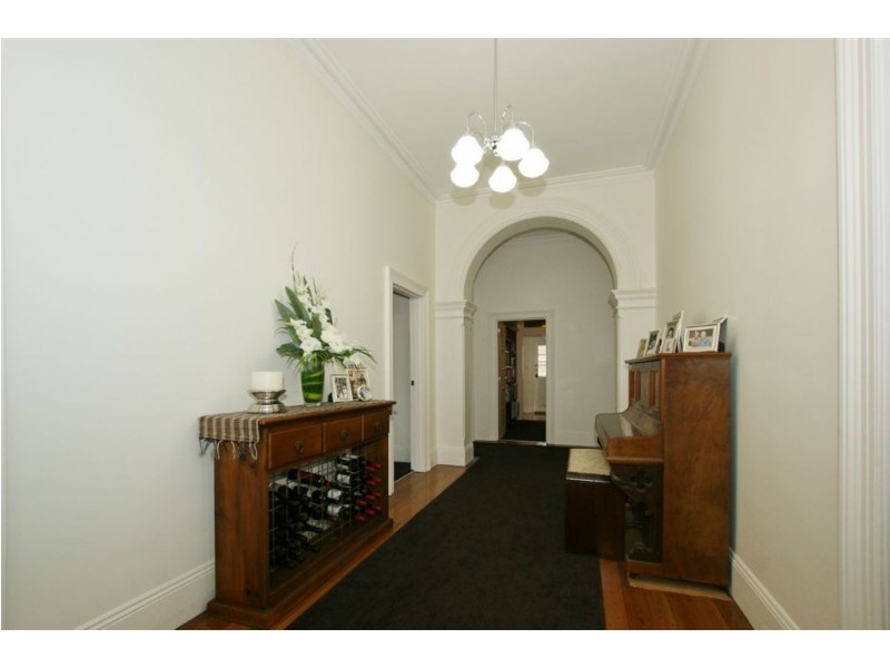 17 Main Road, Penguin TAS 7316