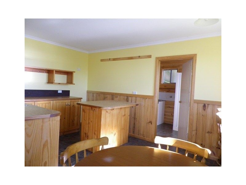 1 Main Road, Penguin TAS 7316