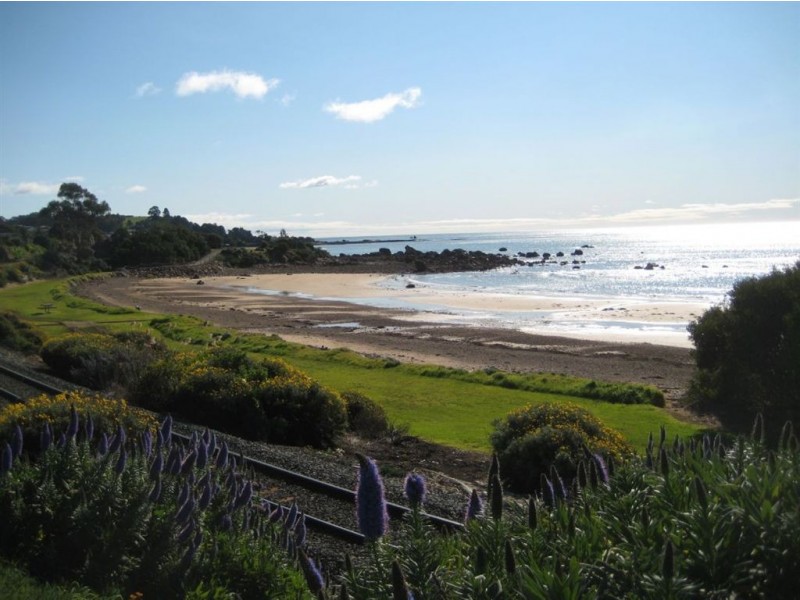 122 Main Road, Penguin TAS 7316