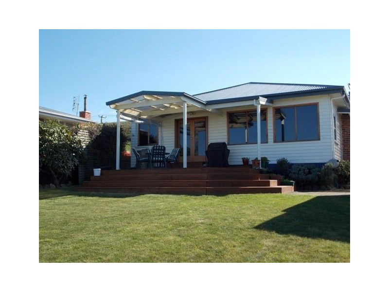 17 Coroneagh Street, Penguin TAS 7316