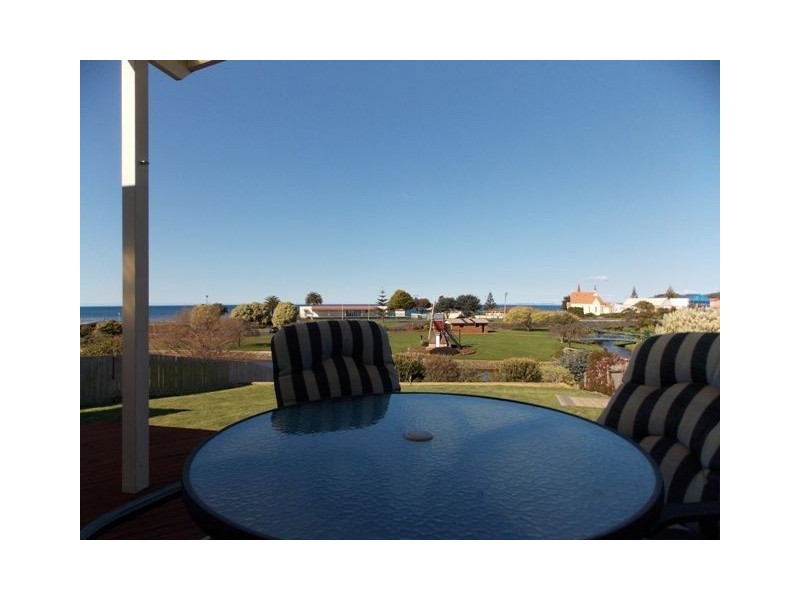 17 Coroneagh Street, Penguin TAS 7316