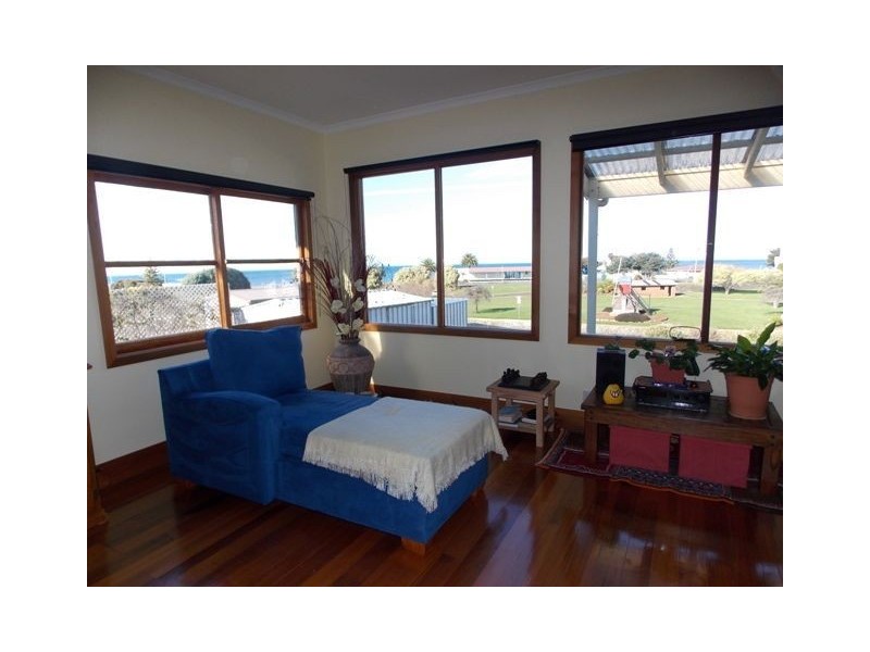 17 Coroneagh Street, Penguin TAS 7316