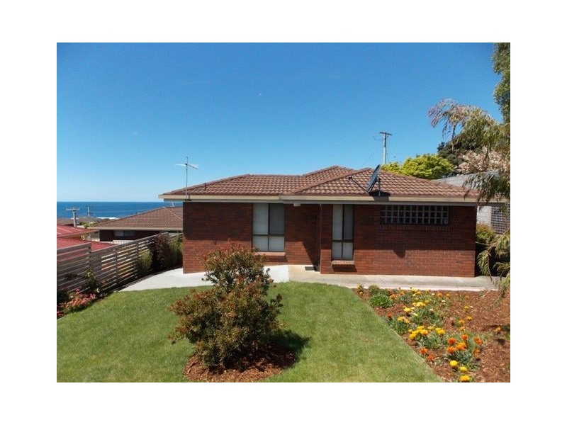 3/1 Long Street, Penguin TAS 7316