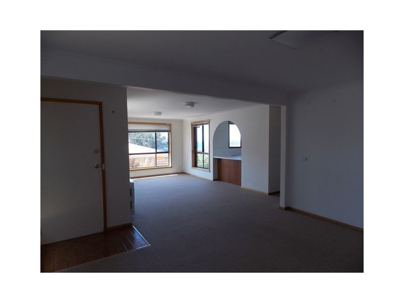 3/1 Long Street, Penguin TAS 7316