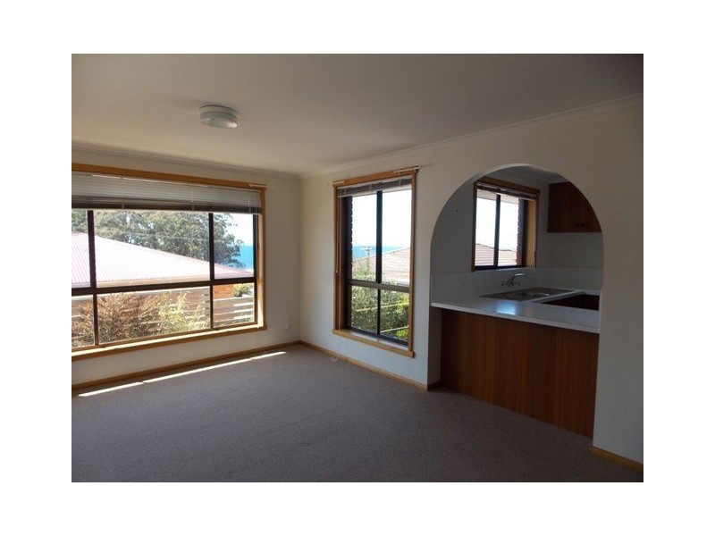 3/1 Long Street, Penguin TAS 7316