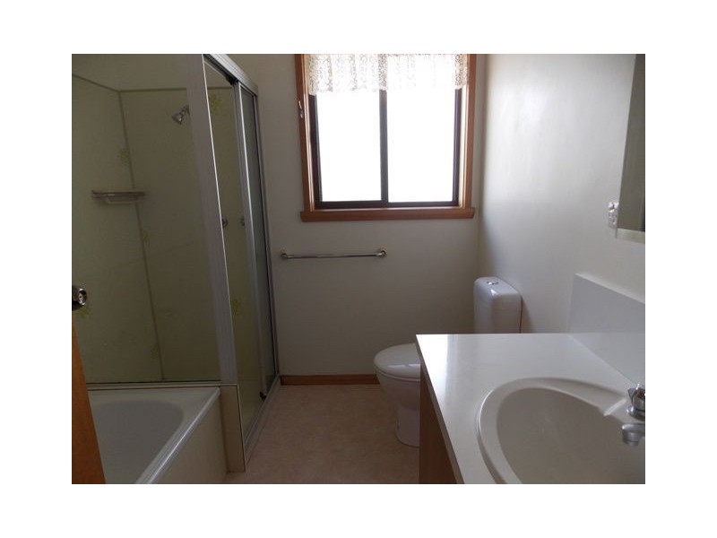 3/1 Long Street, Penguin TAS 7316