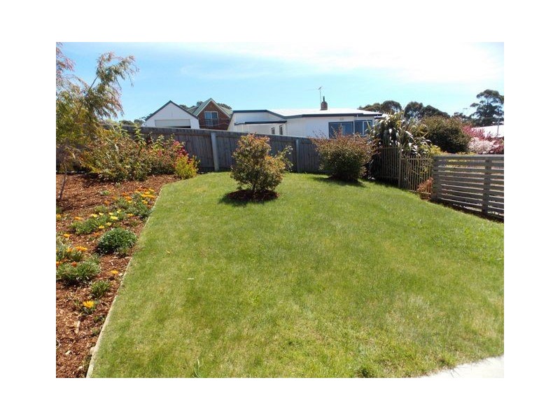 3/1 Long Street, Penguin TAS 7316