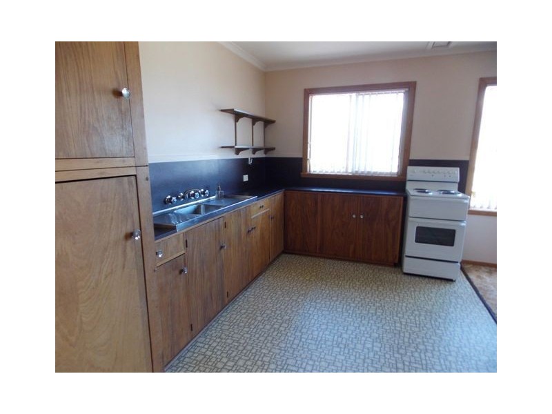 2 Hampson Street, Penguin TAS 7316