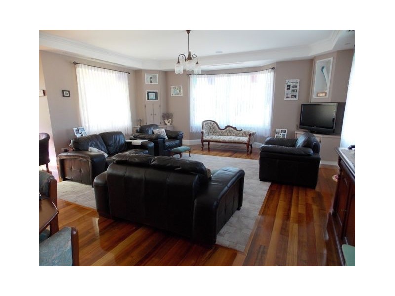 0 0, Penguin TAS 7316