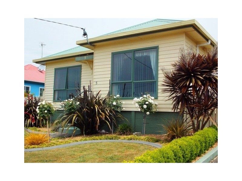 5 Ashwater Crescent, Penguin TAS 7316
