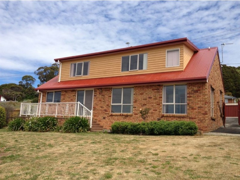 13 Hampson Street, Penguin TAS 7316