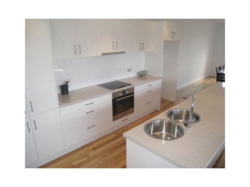 1/3 Berkshire Parade, Penguin TAS 7316
