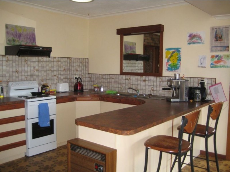 11 King Edward Street, Penguin TAS 7316