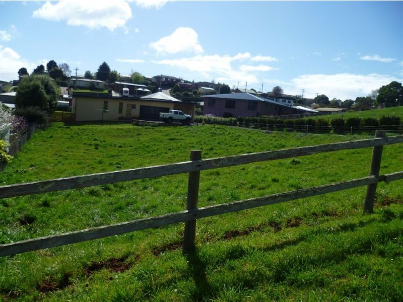 1 Southwood Avenue, Penguin TAS 7316