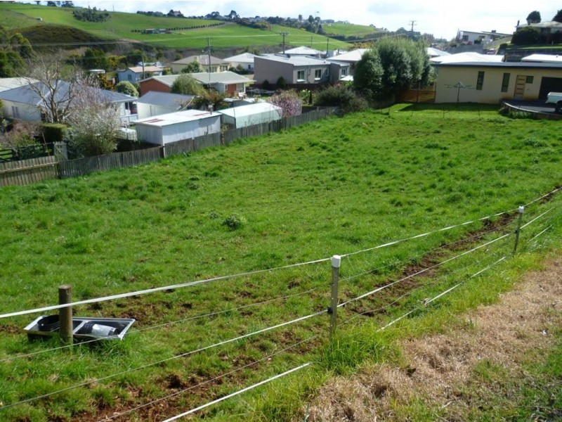 1 Southwood Avenue, Penguin TAS 7316