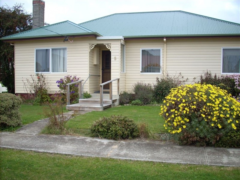 5 Elizabeth Street, Ulverstone TAS 7315