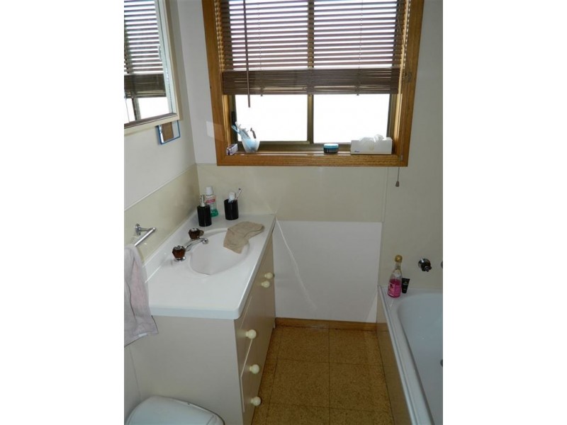 12 Westland Drive, West Ulverstone TAS 7315