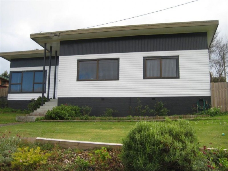 15 South Road, Penguin TAS 7316