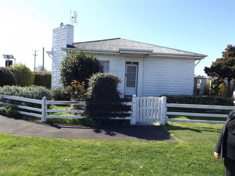 35 Leven Street, Ulverstone TAS 7315
