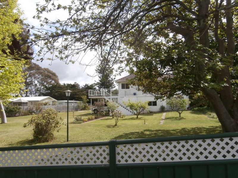17 South Road, West Ulverstone TAS 7315