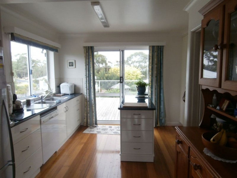 17 South Road, West Ulverstone TAS 7315