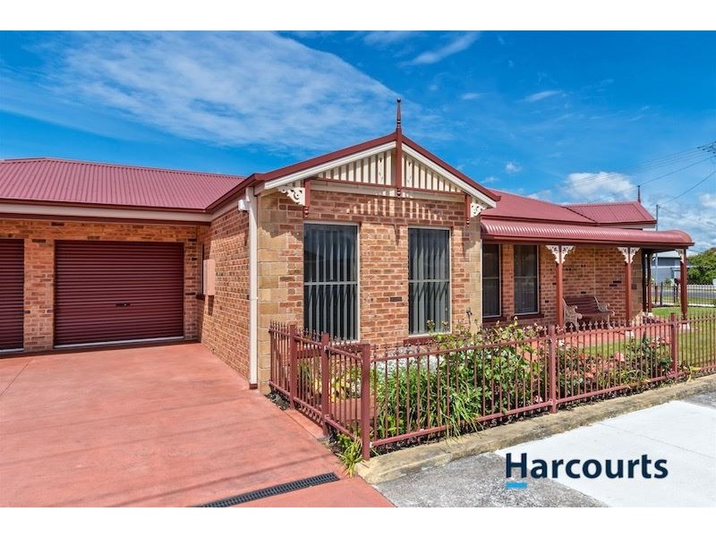 2/64 Nicholls Street, Devonport TAS 7310