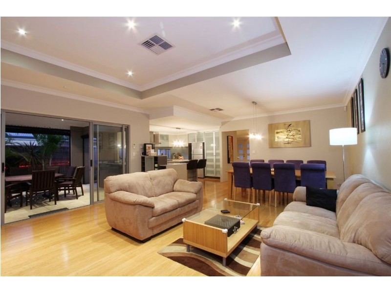 19 Blue Mountain Cct, Aubin Grove WA 6164