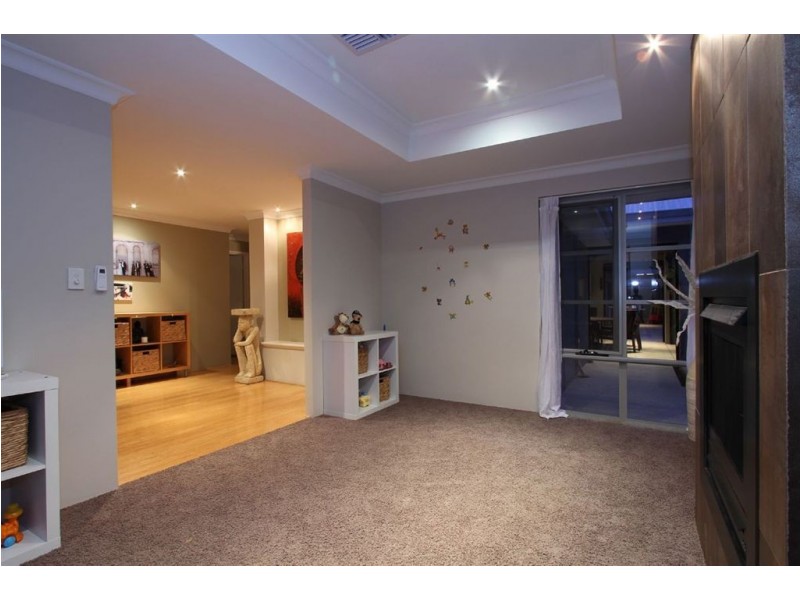 19 Blue Mountain Cct, Aubin Grove WA 6164