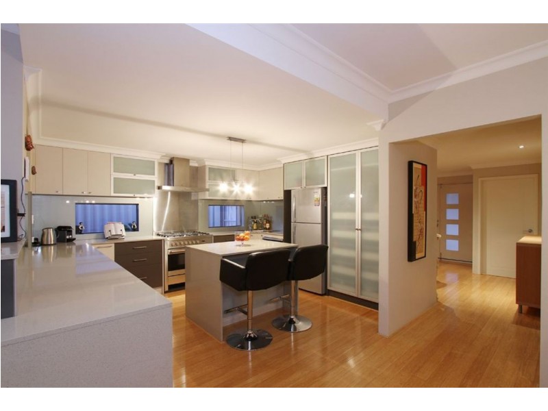 19 Blue Mountain Cct, Aubin Grove WA 6164