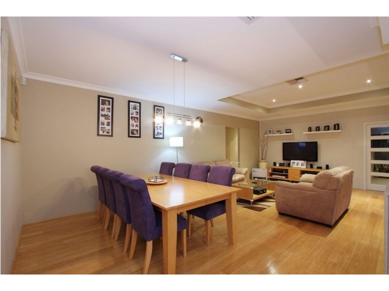 19 Blue Mountain Cct, Aubin Grove WA 6164