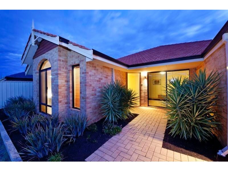 13 Campaspe Drive, Success WA 6164