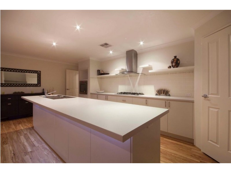 6 Pleasant Avenue, Piara Waters WA 6112
