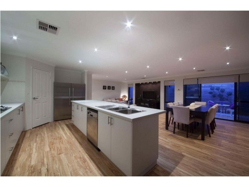 6 Pleasant Avenue, Piara Waters WA 6112