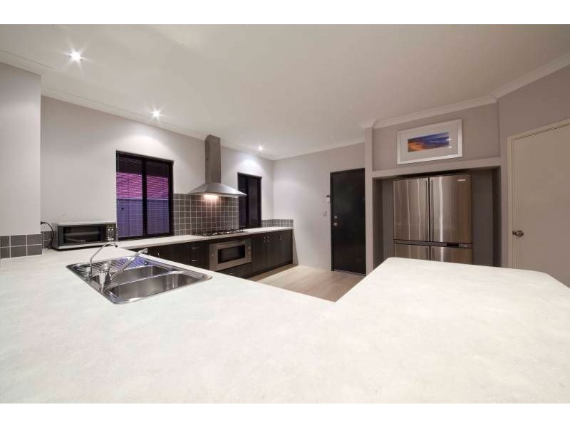 23 Willerin Loop, Success WA 6164