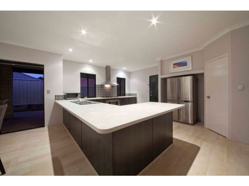 23 Willerin Loop, Success WA 6164
